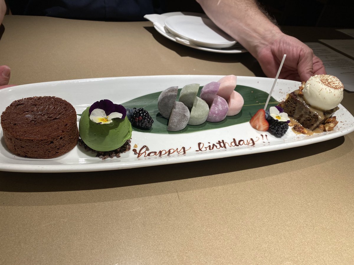KweenChai's tweet photo. I’m so happy with my chocolate writing rn 🥺💕 #nobu #pastrycook https://t.co/BQTdEAulnX