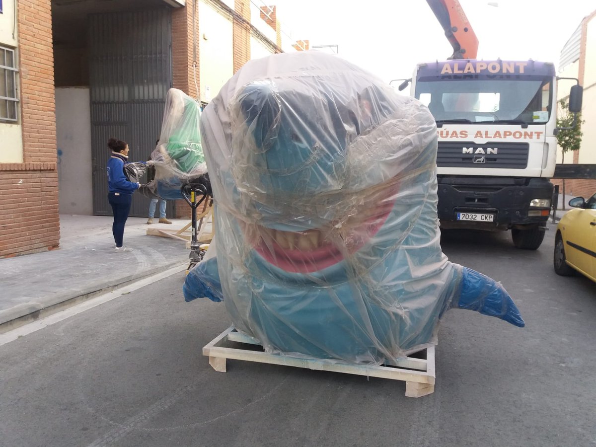 Fer Marzo comienza el transporte de la Falla de la Plaça, de la localidad de Torrent #fallas #falles #plantà20