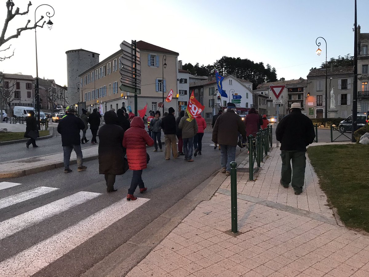 6teron's tweet photo. @unisversisteron @spagnou je ne vois plus de Tweet de votre part un premier cas #coronavirus sur #sisteron qu’elle précaution allez vous prendre avant une #Pandemie ne touche toute les couches d’une population déjà un #ministre de la #culture dans l’œil du #COVID19france https://t.co/33G2E0whLh