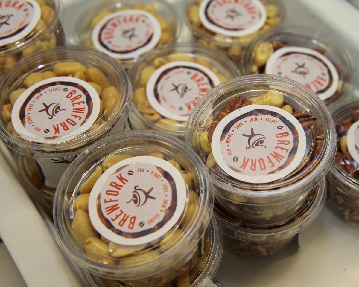 RAFBrizeNorton's tweet photo. Airtanker's cafe's use packaging that is completely compostable, being made from plant based materials, including takaway cups, the little pots for nuts, and bamboo cutlery. For those who use their own cup, there is a 10p discount. π
#ChangeTuesday #PlasticFreeBrize https://t.co/GHM5d237BG