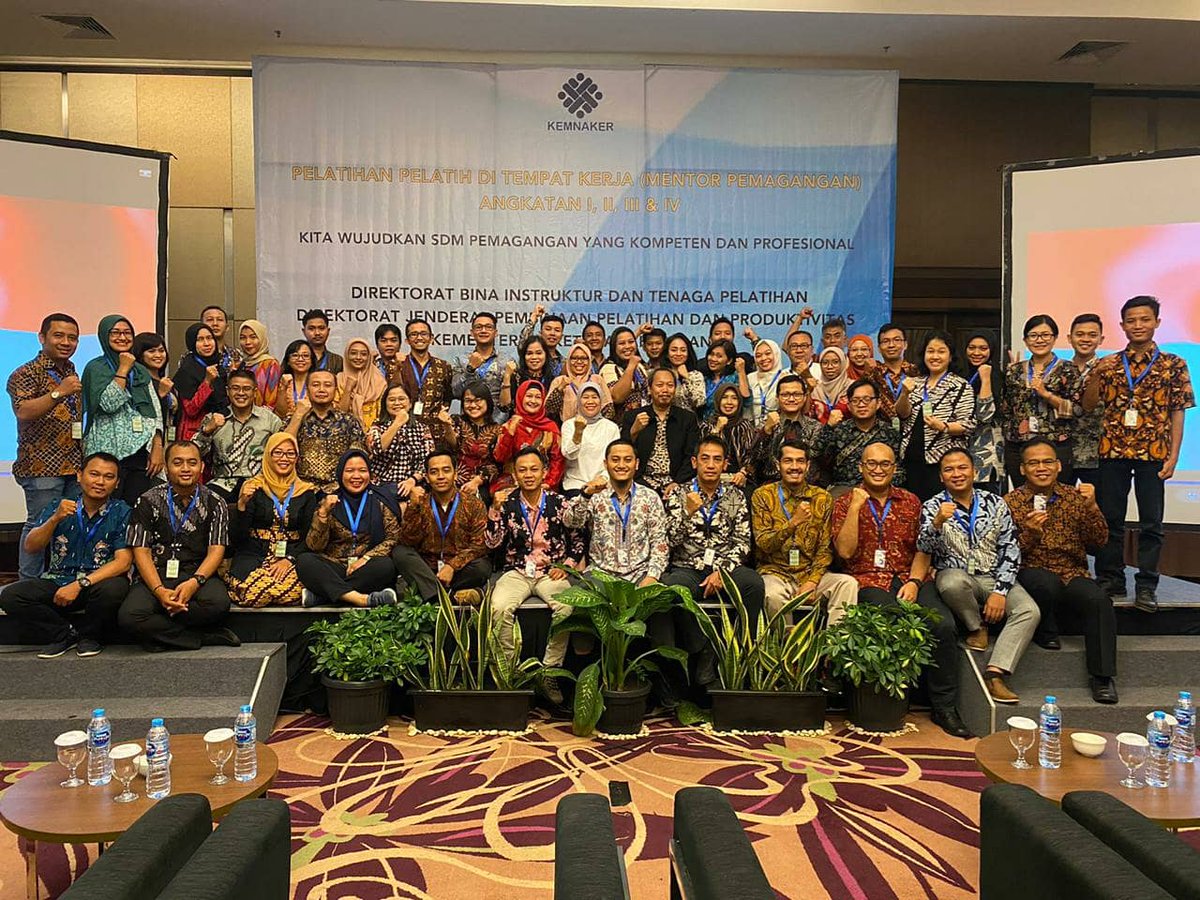 Dit_INTALA's tweet photo. Pembukaan Pelatihan Mentor Pemagangan di Bekasi, 100 Perusahaan.
Semoga dapat melaksanakan program pemagangan dg benar untuk #SDMUnggul menuju #IndonesiaMaju

@KemnakerRI
@vokasindonesia

#Pemagangan
#Instruktur
#IndonesiaSkills
#IndonesiaKompeten
#Kemnaker
#SDM
#BLKeren https://t.co/Nu4gA4BFJR