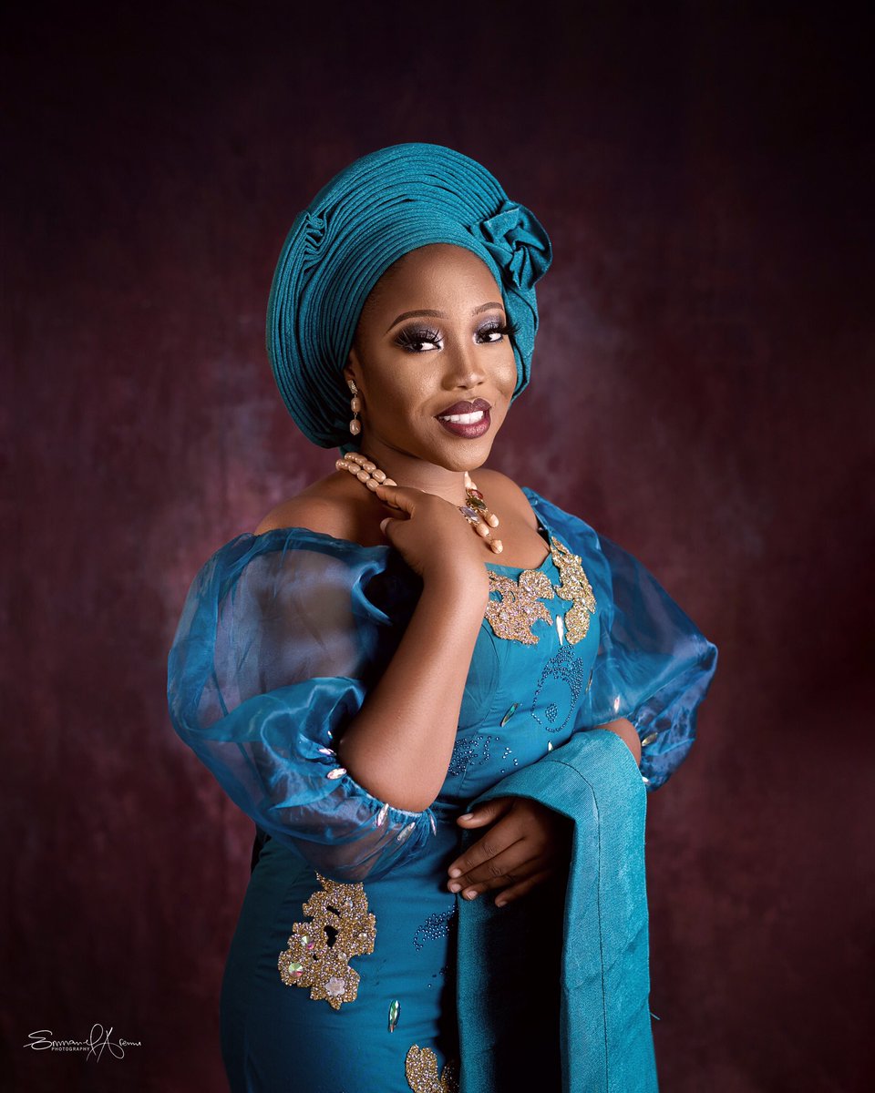 Mfh_signature's tweet photo. Where are my 2020 brides to be, slide into my dm and let’s see how I can work with your budgets 😋😋               Makeup @mfh_signature    
Gele tied @tsignatures      
Bella @__kabeerah__      
Asooke @divas_craft       
Beads @r3labels
  #2020bridetobe https://t.co/ASqcjZRSLl
