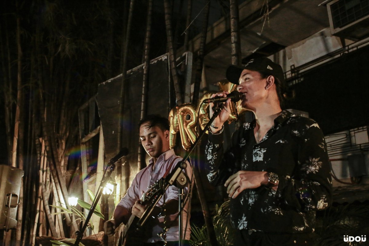Can't move on with #PromTheStreets?
Here are some of the glimpse last night at Conspiracy Garden Cafe✨
<a href="/MrMartinRiggs/">Martin Riggs</a> <a href="/TBCPH_official/">The Busking Community PH</a> <a href="/KeikoSoundsLike/">KEIKO NECESARIO-CUBIL</a> <a href="/ArthurMNeryy/">Arthur Nery</a> 
📸Allen Estrada