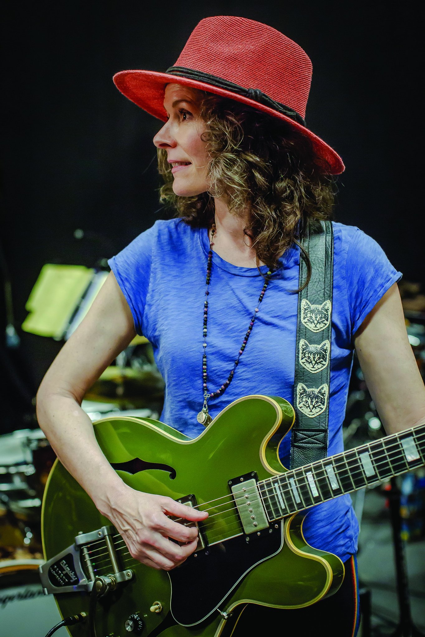 Happy Birthday to American singer songwriter Edie Brickell, born on this day in Dallas, Texas in 1966.    