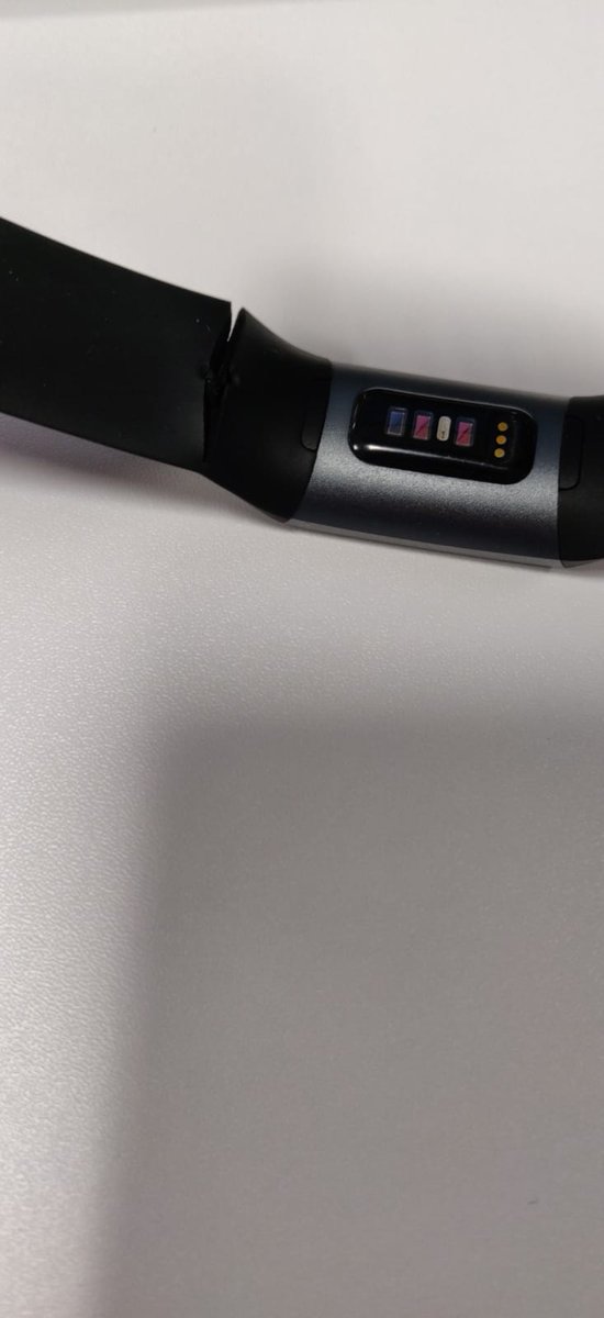 PAnnoyed's tweet photo. @FitbitSupport How do I get a replacement strap for my Charge 3? The first half went not long ago (not even breaking where it was clasped) and now the second half has given up after I swapped to the longer strap - Not even had this a year so I could go back to the retailer? https://t.co/jrRwykDrTF