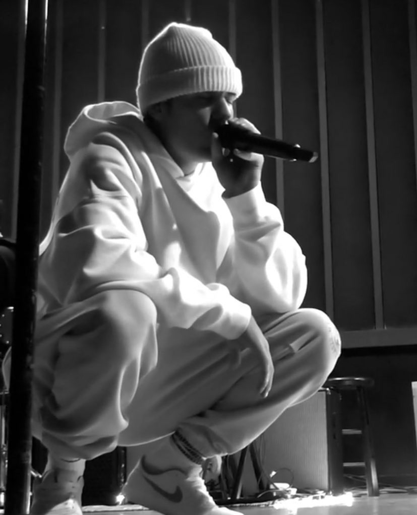 jbtraacker's tweet photo. justin is literally going to be there AND he’s going to perform 

STOP BEING LAZY! EVEN JUST RETWEETING WILL COUNT AS A VOTE

REPLY WITH

x TEN SONGS FROM CHANGES
x TEN SONGS FROM PURPOSE 

x “one” through “twenty”

@justinbieber @DanAndShay #10000Hours #BestLyrics #iHeartAwards https://t.co/GU8qihAuPq