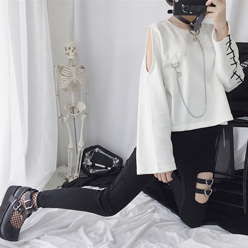 天使と悪魔 サブカル系ファッション Seasonz ビジュアル抜群なガーターベルトのスキニーパンツ ハートの二連ガーターベルトが病みかわいい このような方におすすめ 1 病み可愛いゴスロリ好きな方 2 黒コーデ好きな10代 代女性