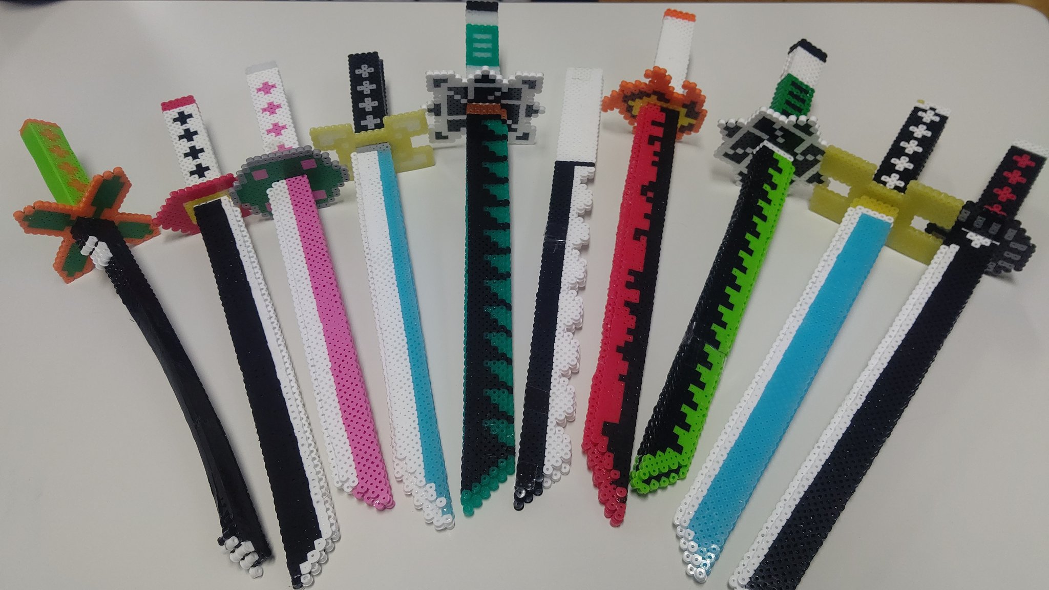 翔 Tonotoshi12 急なコメント失礼します 鬼滅の刃の刀のアイロンビーズを 検索していたら出てきたので コメントしました よかったら作り方を教えてほしいですー Twitter