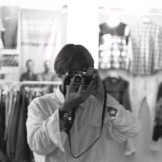 ꒰ day 69 of 365 ꒱hi my little photographer! i realized this is my first time using a grayscale photo for this thread haha your buddy joon is live at this very moment & i have the worst signal (ToT) anyway, take care i love you! <3