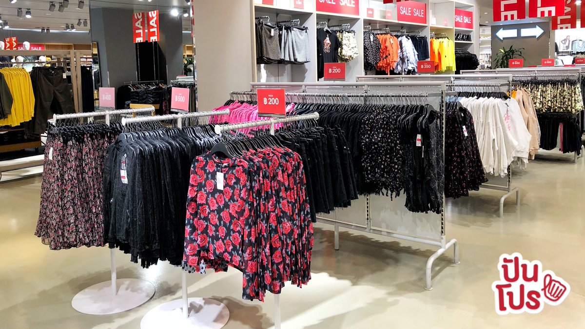punpromotion's tweet photo. 🔥 H&amp;M Mid-Season Sale ลดแล้ว! สูงสุดถึง 50% ทั้งเสื้อผ้าและแอ็กเซสซอรี่ต่างๆ มองชิ้นไหนไว้ได้เวลาไปคว้ามาครอบครองแล้วค่า ราคาเริ่มจากหลักร้อยเท่านั้น รีบด่วน ช้อปก่อนได้ก่อนน้าา~   📆 เริ่มตั้งแต่วันนี้
📍H&amp;M ทุกสาขา และ  https://t.co/ZsVo1wB7Gy  #ปันโปร #เซล  #HMThialand https://t.co/HWuZCHmnPW