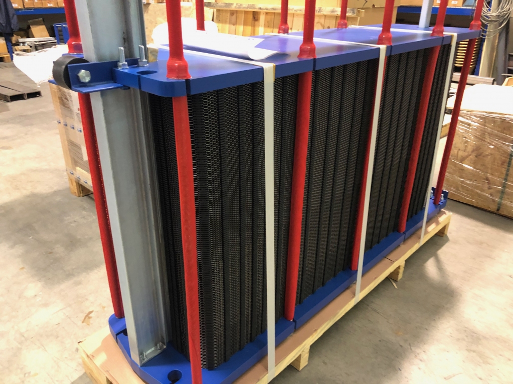 Tempco_it's tweet photo. #solidtemperature #energy #heatexchangerdesign plate heat exchanger, ready for installation on a textile application: oil to water cooling https://t.co/Tn3jO93tGe