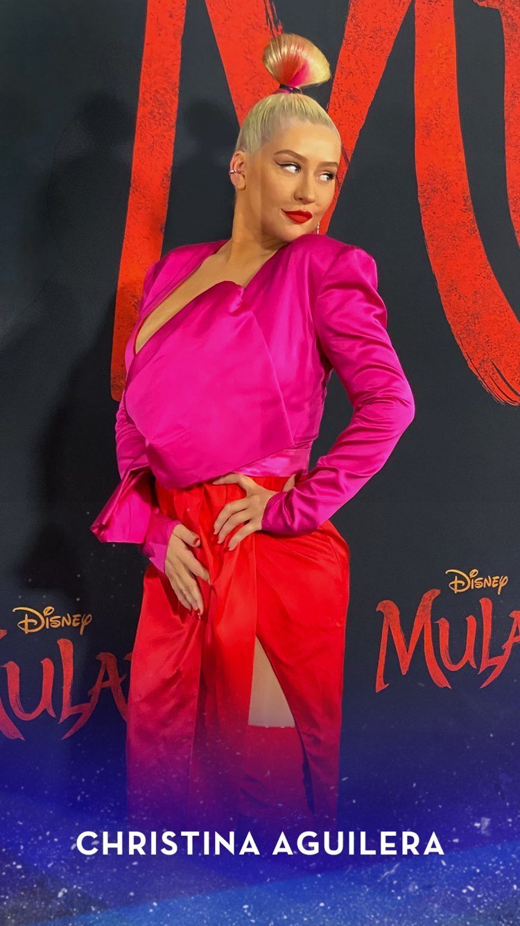 Mulan premier LA ESuNyIaUwAE7dZb?format=jpg&name=large