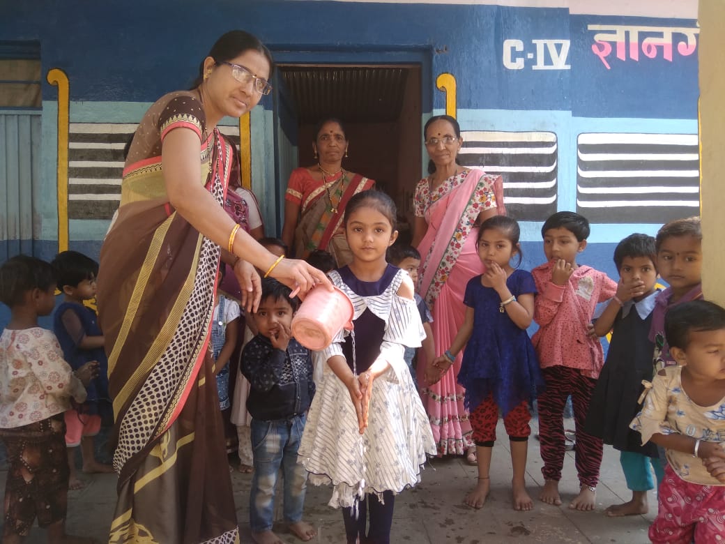 Hand Wash is very important aspect of public health. Best way for behavioral change is by developing good habits from very young age !
Children from Mhasawad, Shahada.
<a href="/MinistryWCD/">Ministry of WCD</a> <a href="/POSHAN_Official/">POSHAN Abhiyaan</a> <a href="/arjandewagt/">Arjan de Wagt</a> <a href="/IdzesKundan/">Idzes Kundan</a> <a href="/IndraMallo/">indra mallo</a> @MDwcd <a href="/Maha_Poshan/">Poshan Abhiyaan Maharashtra</a> <a href="/InfoNandurbar/">DISTRICT INFORMATION OFFICE, NANDURBAR</a> <a href="/vinaygc/">Vinay Gowda</a>