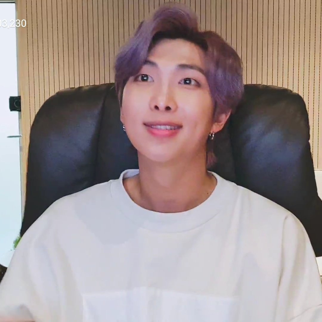 swanstear's tweet photo. he's so pretty!!!! he looks so good!!!! glowing boy 🥺 https://t.co/iyhIHFKggX