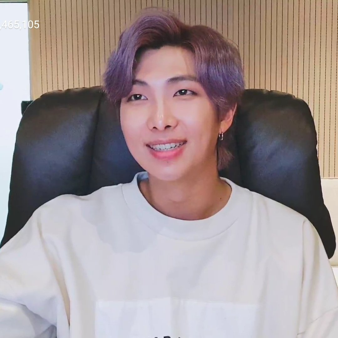 swanstear's tweet photo. he's so pretty!!!! he looks so good!!!! glowing boy 🥺 https://t.co/iyhIHFKggX