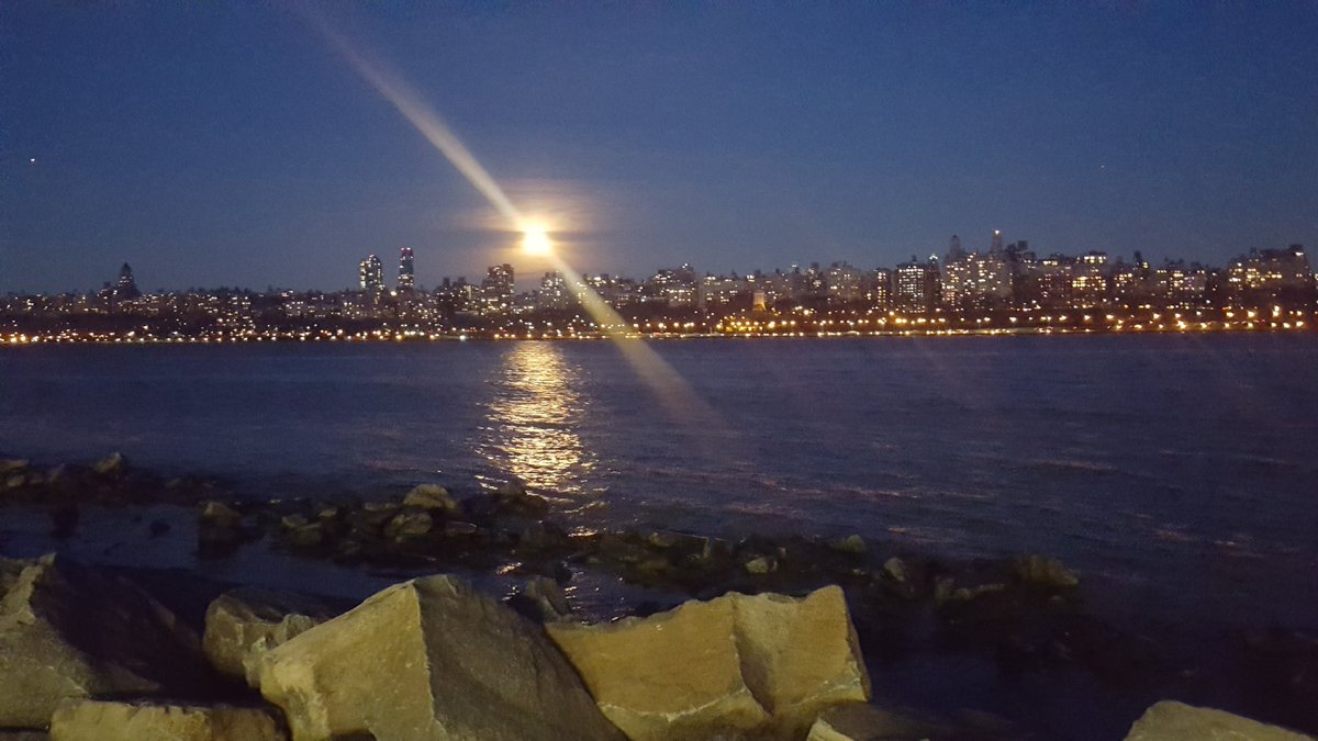 tareisa_'s tweet photo. In the hardest moments, where I can't see you...even if its a few minutes..I will find you & you will find me. Your exhuberant warmth & love left traces in me...so hard 2 forget or break. #elrio #oshun #yemaya #acupa #FullMoon https://t.co/oFzePiiAIF