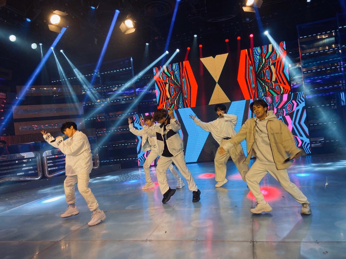 itsShowtimeNa's tweet photo. Nag-init talaga ang It’s Showtime stage sa kantahan at sayawan with SB19! #ShowtimeAlabEverybody https://t.co/WsuJIzAatP