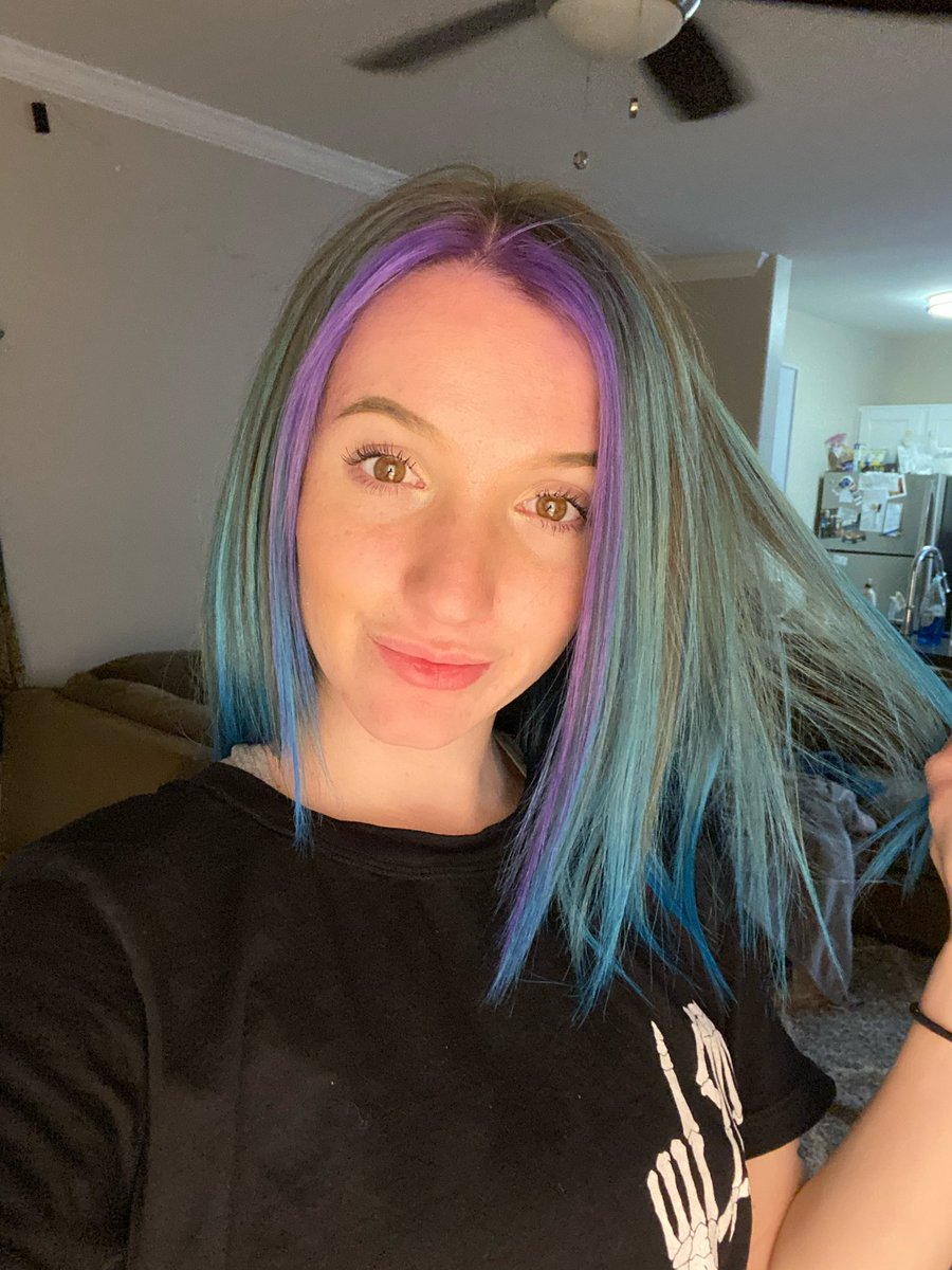 _kirssten's tweet photo. really went off with my hair this time https://t.co/KeELdVHtoF