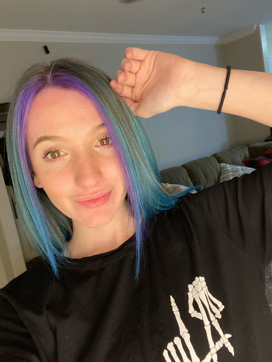 _kirssten's tweet photo. really went off with my hair this time https://t.co/KeELdVHtoF