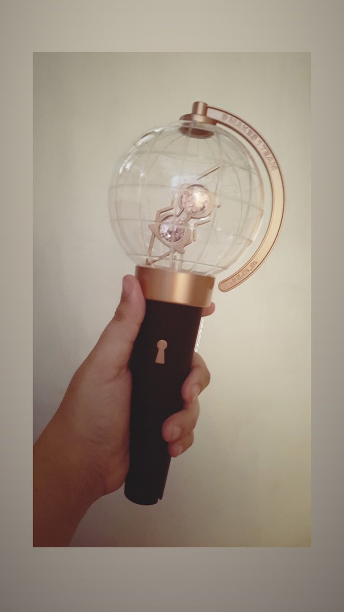 forever9nanas's tweet photo. Finally nandito na sya! Thank you @SeoulStream sobrang well-packaged  nyang dumating, nagkadents lang siguro yung box dahil sa courier pero grabe ang ganda nya ❤❤❤❤
#SStreamFeedbacks https://t.co/ZniziWp94Q