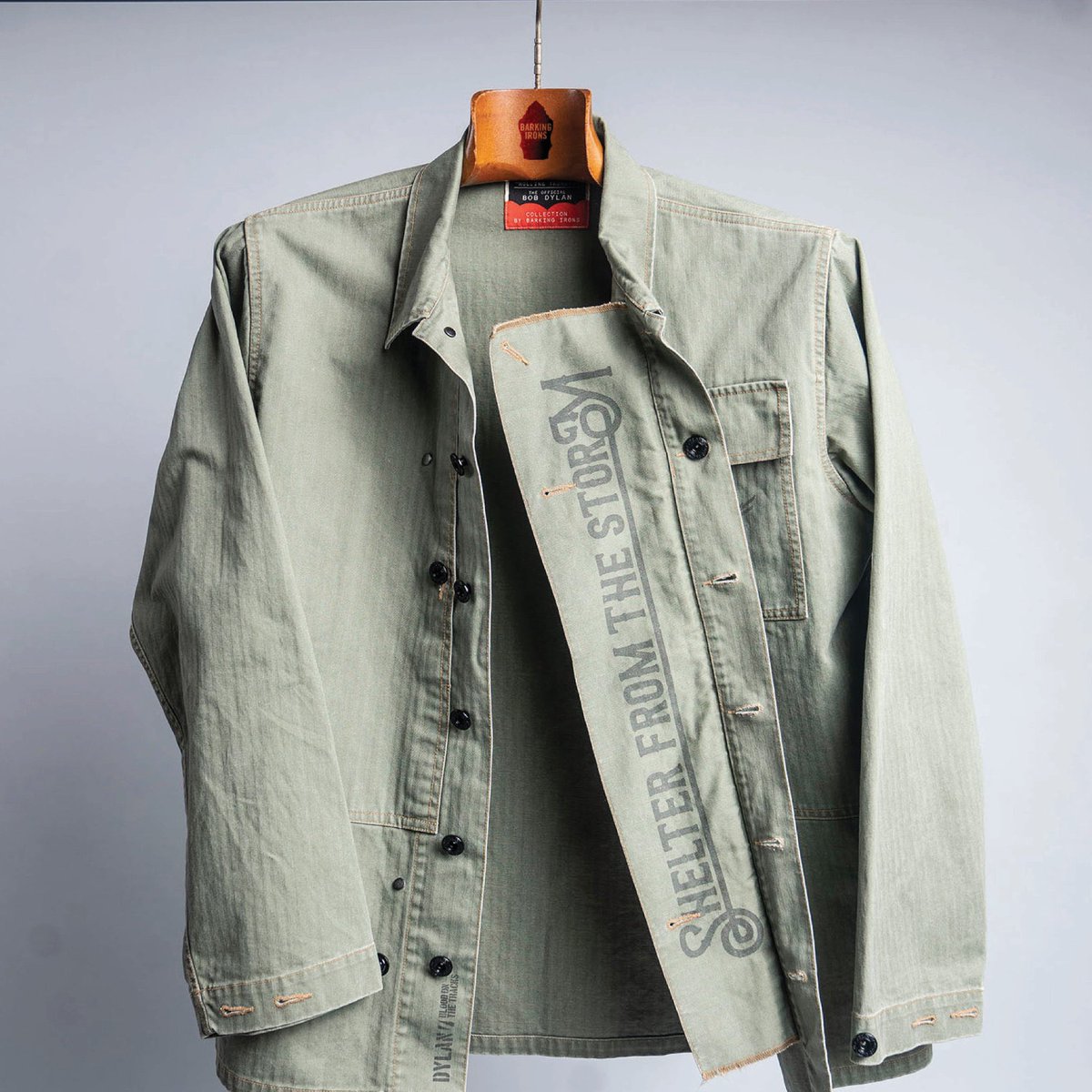 Bobdyla75012374's tweet photo. New York City design label @barkingironsny just released a 16-pc limited edition collection echoing Bob Dylan’s iconic style. Pre-order now.
#dylanrollingthunder #barkingirons
See the entire collection:
https://t.co/kEVkpWD0jA… https://t.co/ehu6LqbdjV