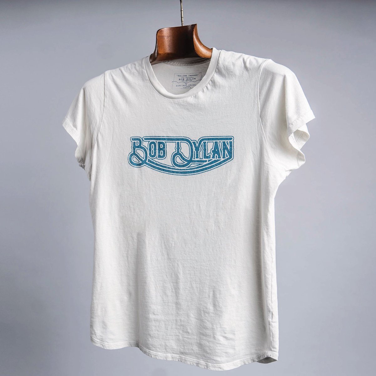 Bobdyla75012374's tweet photo. New York City design label @barkingironsny just released a 16-pc limited edition collection echoing Bob Dylan’s iconic style. Pre-order now.
#dylanrollingthunder #barkingirons
See the entire collection:
https://t.co/kEVkpWD0jA… https://t.co/ehu6LqbdjV
