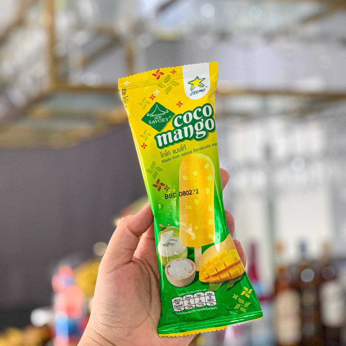 mimilkss's tweet photo. เห่ยยอร่อยมากกก รสชาติคือมะม่วงแบบมะม่วงน้ำดอกไม้ของแท้เลย กัดไปกัดมานางมีวุ้นมะพร้าวในนั้นด้วย เปรี้ยวๆหวานๆอยู่พอเจอวุ้นมะพร้าวคือฟินเลย อร่อยย CREMO นางชอบทำอะไรแปลกๆ นึกถึงตอนเด็กๆเลย มีขายที่ Big C ไปลอง!

#CREMO #ไอติมครีโม #อร่อยต้องลอง https://t.co/NyEzooNqX1