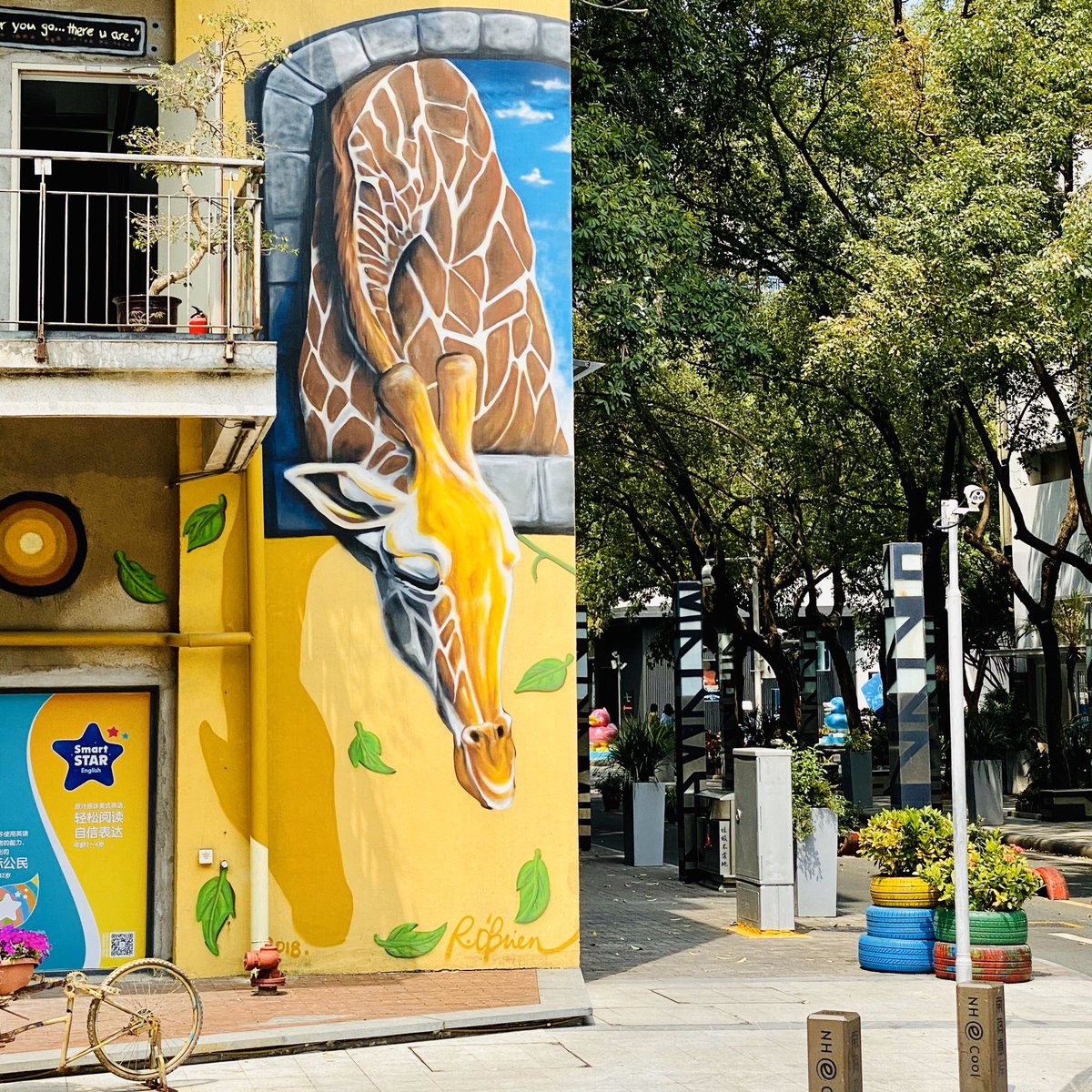 SZBiodiversity's tweet photo. We are all experiencing tough times...but here in #Shenzhen the streets are slowly coming back to life #biodiversity #nature #scienceart 🦒🐘🦅 https://t.co/PEn2IlVDhW