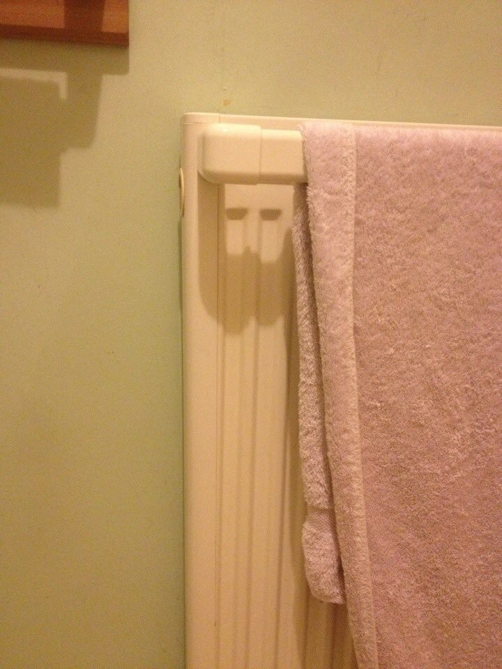 You know some people see Jesus in toast? My old bathroom.
#Jesus #signfromabove
#maybehewascold?