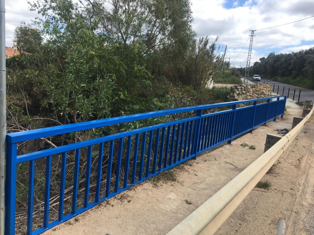 ATiendeQ's tweet image. Seguimos trabajando en el Camino de #Matagrande. Pintado de baranda en la zona del puente