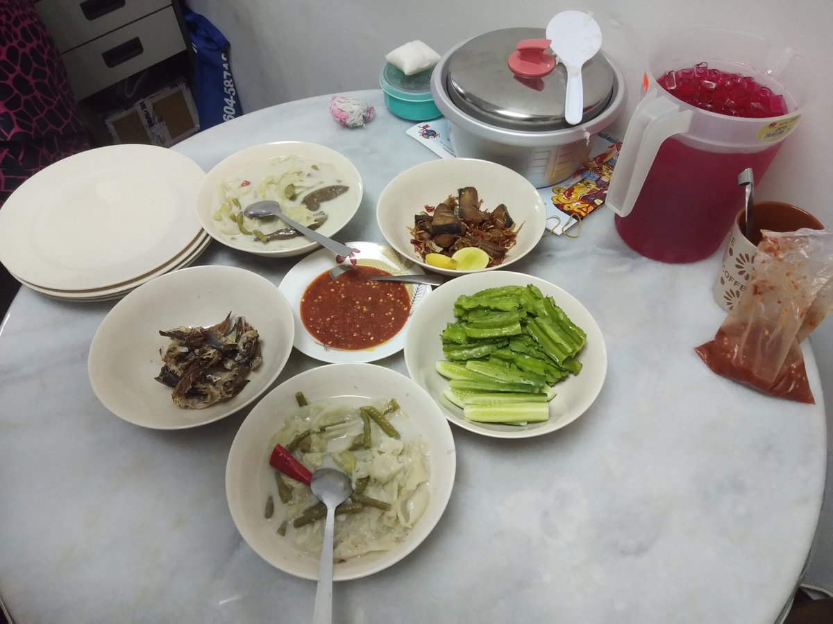 hafizadamia's tweet photo. Menu lunch dekat opis hari ni 😁 https://t.co/pbAmrGtTAm