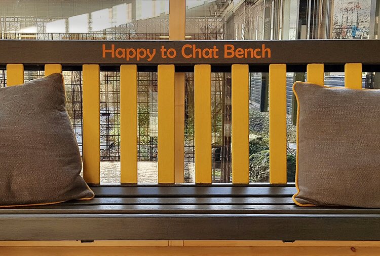 chatbench1's tweet photo. Stirling University now has a Chat Bench for students and staff who are suffering with the effects of loneliness and isolation: https://t.co/NbFcV6A6oR https://t.co/9OeoVNqEb7