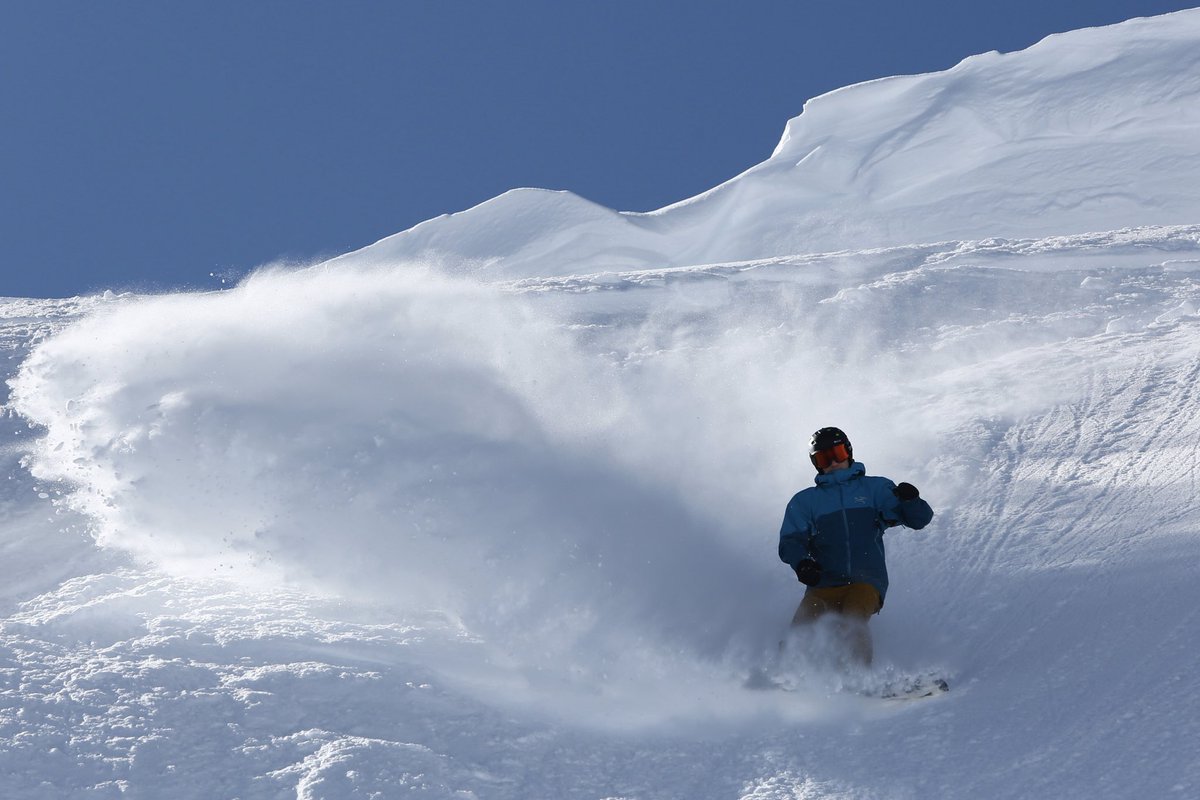 JasonRLowe's tweet photo. Thank you to all the good people @PowderMTNwhstlr - a special nod the talented personable guides. A Hollywood set out there today. https://t.co/ssmMy2v8MM