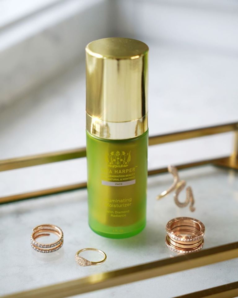 ShopBorderfree's tweet photo. This Illuminating Moisturizer from @TataHarper provides plumping hydration and real diamond dust for your most radiant complexion. The perfect start to your everyday ⁣look — now you just have to choose an outfit! ✨⁣ Shop now: https://t.co/kqXiGO8YMl  #shopborderfree #BFStyle https://t.co/Ory9xiK4pp