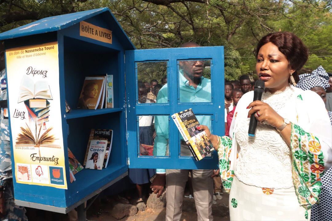 Ça y est!
Les boîtes à livres d’Odienné sont installées.
Retrouvez-Les au Lycée 1 et au grin RHDP de la ville. vous avez lu un livre, une BD, un magazine? Déposez-le puis repartez avec un autre. Merci à <a href="/AbidjanLit/">Abidjan Lit</a> et la maison d’édition Kaïlcédra.

#NotreBoiteALivres