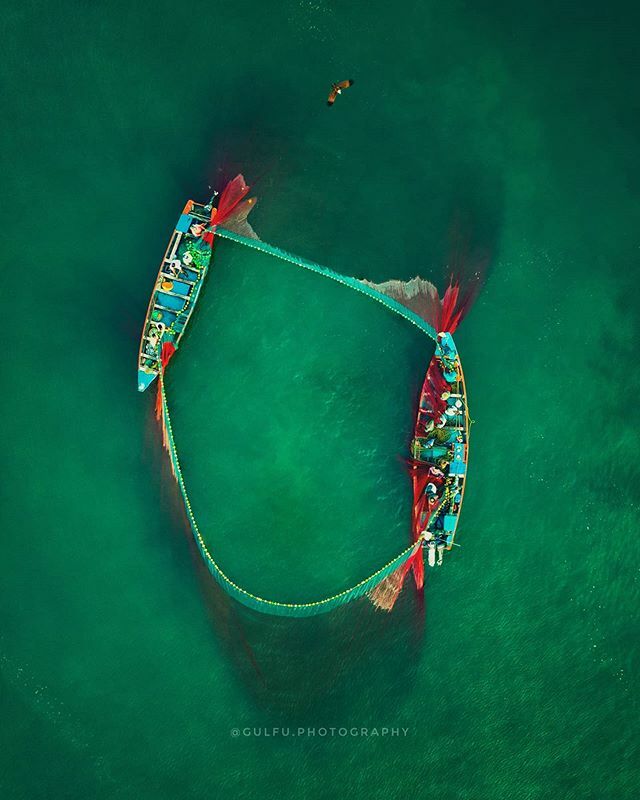 gulfu's tweet photo. Catching the catchers...
Deep-sea fishing,Kerala, India
#catching #fishing #fishingnet #boatlife #sea #fish #kerala #seafood #photooftheday #indiaphotoproject #kochi #gulfuphotography #travelphotography #getoutside #marinelife #500px #djimavicpro2 #djii… https://t.co/KumxcieGmG https://t.co/uT4zI70F40
