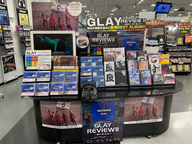 HMV_Ohta's tweet photo. 💿#CD入荷情報💿✨#GLAY✨記録的な売り上げを誇る1997年作『#REVIEWBESTOFGLAY』の続編となるベスト・アルバム『#REVIEWIIBESTOFGLAY』入荷しましたー😆🌟各メンバーがそれぞれ選曲したディスク4枚組です‼️🎁HMV限定特典🎁「#REVIEWⅡ」オリジナルステッカーシート‼️#フラゲ日 https://t.co/C03RBZsqN3