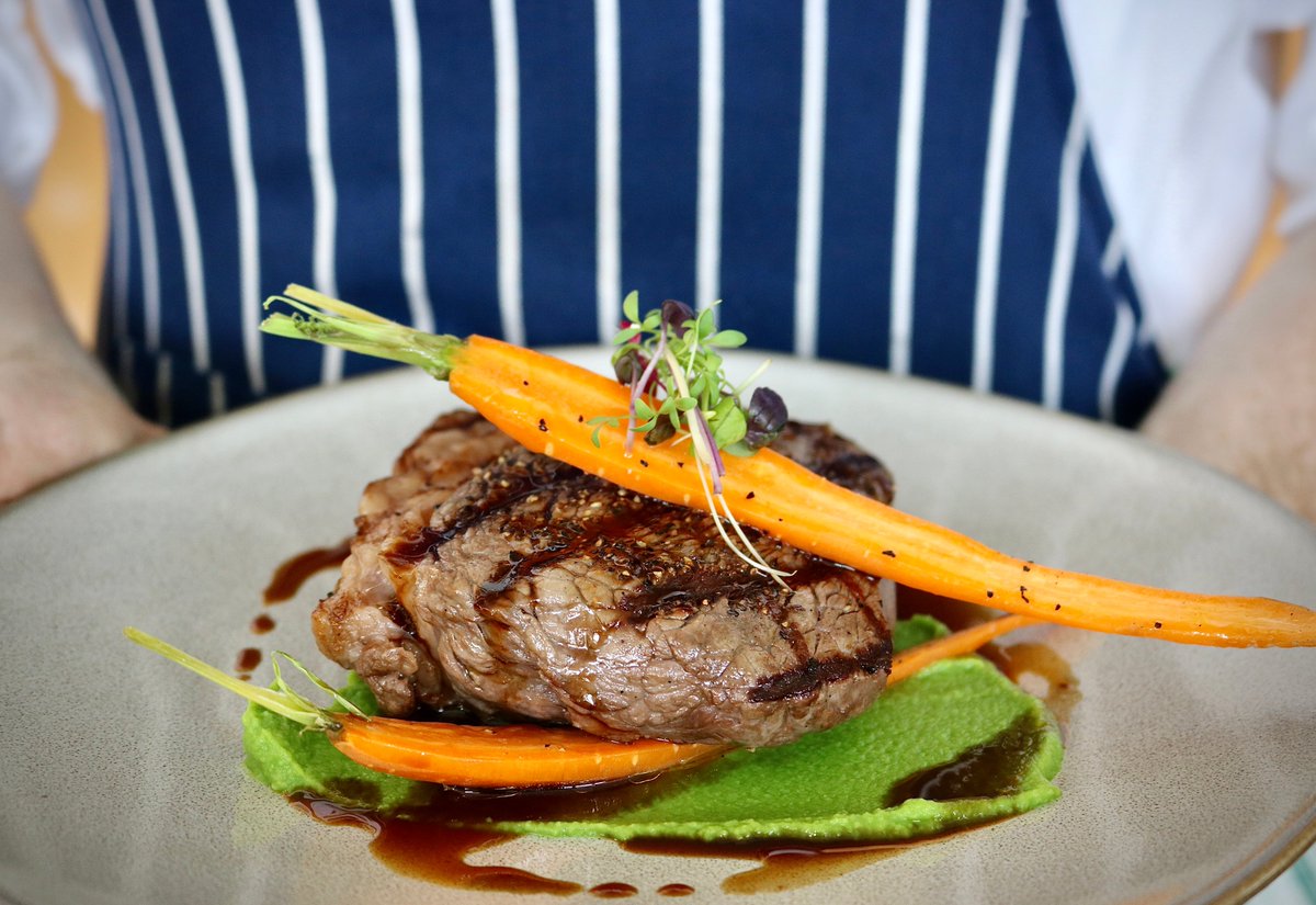 Beautifully tender &amp; mouth-watering... 🍴
We don't just meat expectations, we exceed them at Cove 🥩 NT's Best Steak Restaurant for three consecutive years (2017, 2018 and 2019).
View menu: bit.ly/38BNvlD
#dinnerinspo #dinnerideas #beststeakrestaurant #darwinfoodies