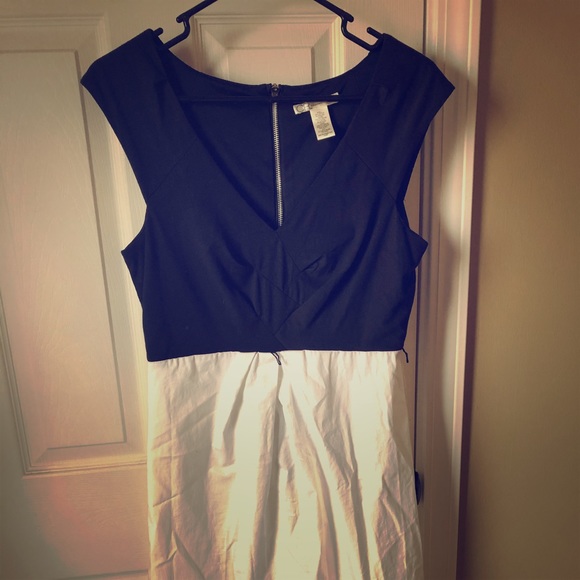 jbunae's tweet photo. So good I had to share! Check out all the items I'm loving on @Poshmarkapp #poshmark #fashion #style #shopmycloset #jbu #charlotterusse #arizonajeancompany: https://t.co/XRs4eMDt6b https://t.co/U9PKdAF4K6