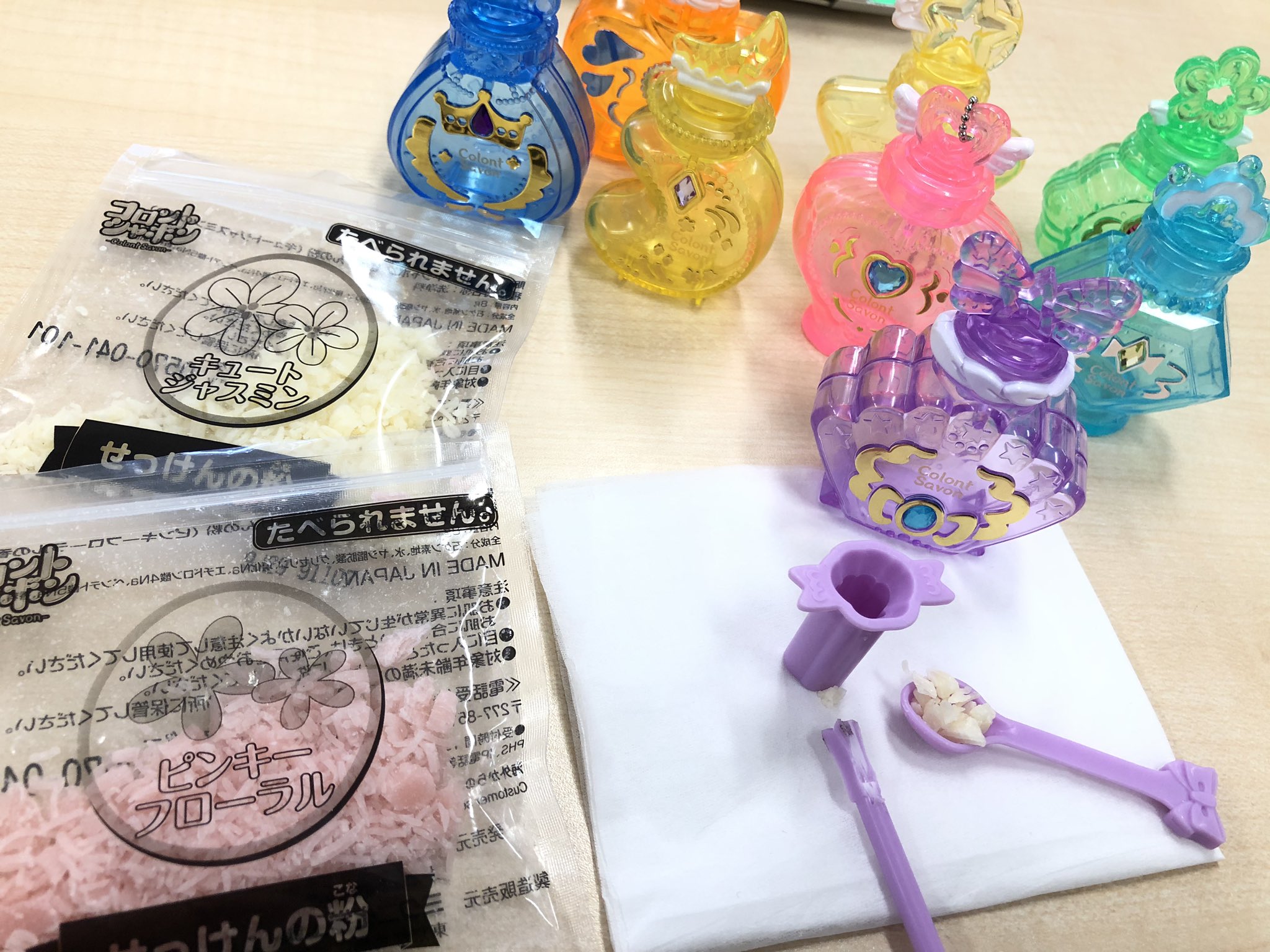 バンダイおもちゃ宣伝部 Bandai コロントシャボン作ってみた おうちあそび にもオススメのいい香りがする石鹸 が作れるコロントシャボンで遊んでみました 今回は２つの香りのmixに挑戦 コロントシャボン メイキングトイ T Co