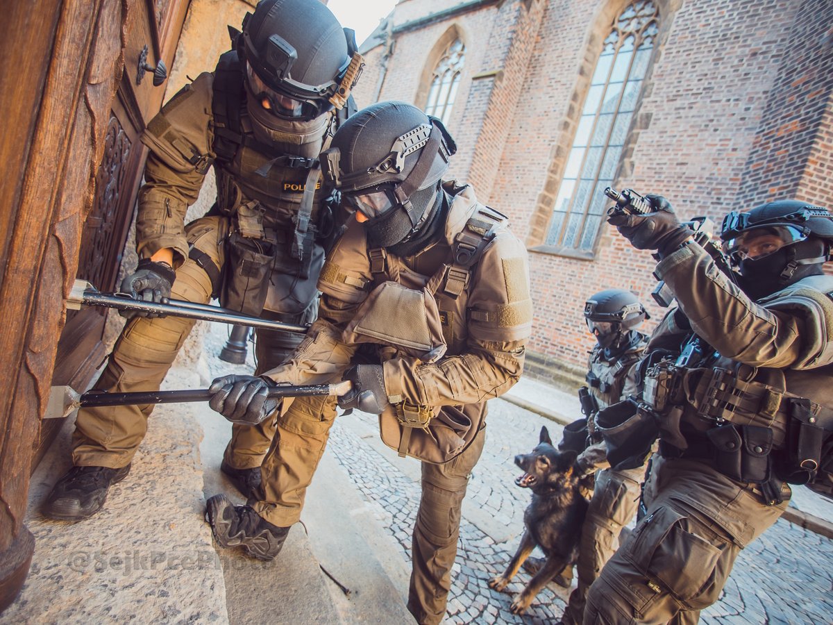 sejkPce's tweet photo. BŘEZEN
Březen, za každý dveře vlezem..
FB https://t.co/yC2RkyUgWO // https://t.co/279fUmLOJK
#police #SWAT #swatunit #tacticalgear #lawenforcement #tacticalteam #tacticalbreach #specialforces #tacticalentry https://t.co/kH5tw0E98o