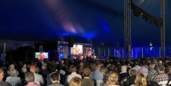 eleanormcevoy's tweet photo. โ..both sides now...โ views from back stage & front stage at Sundayโs gig @PortFairyFF #PFFF2020 ๐๐ธNext up -Melbourne, the Caravan Club @caravanmusic_au tomorrow night Wed 11th March. Donโt miss amazing Canadian singer-songwriter @ian_sherwood whoโll be guesting ๐๐ผ#Australia https://t.co/vrIO2eZoso