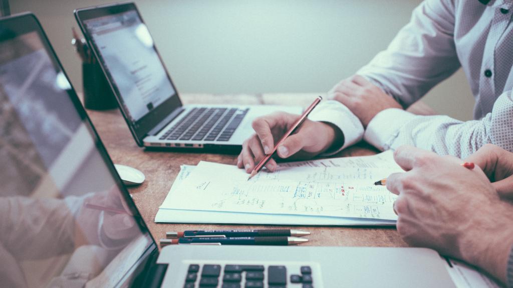 Forbes's tweet photo. Here are 5 ideas on how you can make your financial situation better for the future: https://t.co/qGM28VEThD https://t.co/UnlC2hewMe