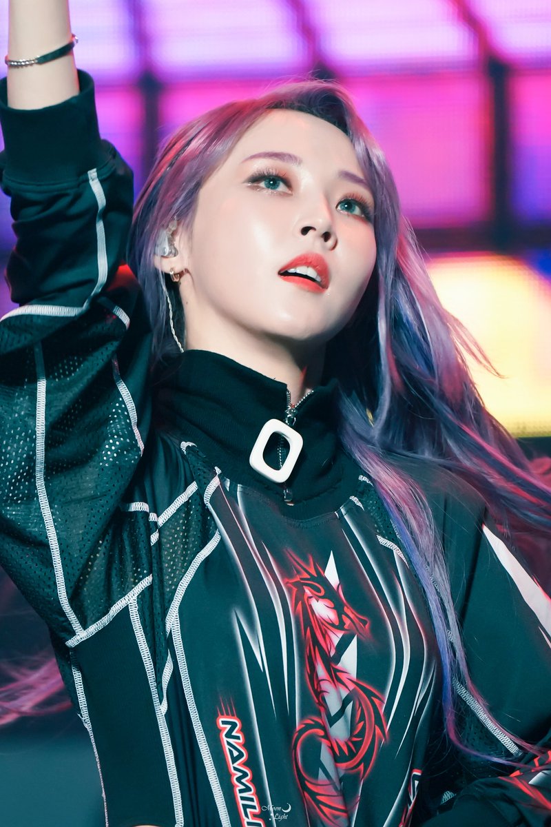 MoonLight921222's tweet photo. 191114 reality in BLACK 쇼케이스 

문별이 + 컬러렌즈 = 덕후살려😍😊😚🙈🙊💕

#마마무 #mamamoo #문별 #moonbyul https://t.co/QPdDKTqcSM