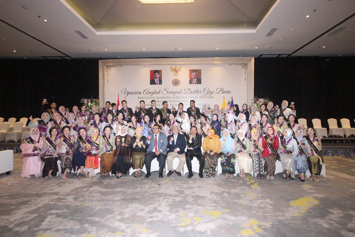 HumasMoestopo's tweet image. Upacara Angkat Sumpah Dokter Gigi Baru Fakultas Kedokteran Gigi Universitas Prof. Dr. Moestopo (Beragama) Selasa, 10 Maret 2020 di Ballroom Arosa Hotel Jl. Veteran Raya.......sl

#MoestopoGueBanget
#MoestopoBeragama
#Moestopo
"Menebarkan Pengetahuan, Keahlian dan Kebajikan"