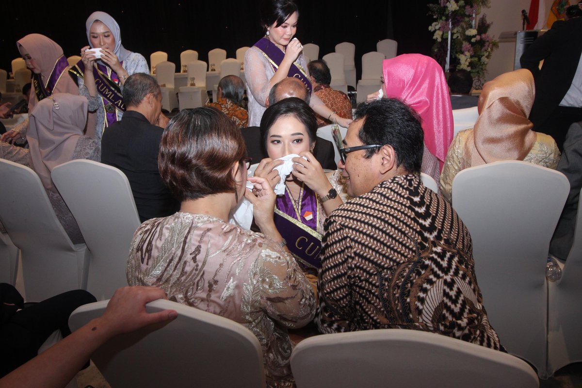 HumasMoestopo's tweet image. Upacara Angkat Sumpah Dokter Gigi Baru Fakultas Kedokteran Gigi Universitas Prof. Dr. Moestopo (Beragama) Selasa, 10 Maret 2020 di Ballroom Arosa Hotel Jl. Veteran Raya.......sl

#MoestopoGueBanget
#MoestopoBeragama
#Moestopo
"Menebarkan Pengetahuan, Keahlian dan Kebajikan"