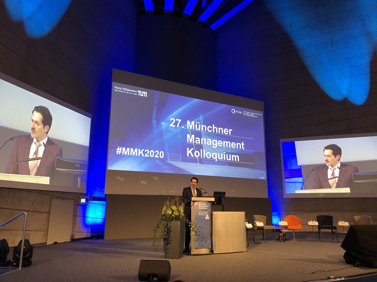 Prof. Hofmannn kicks off the 27th Münchner Management Kolloquium at TUM, which is this year all about #newbusinessmodels , #AI and #machinelearning! #MMK20