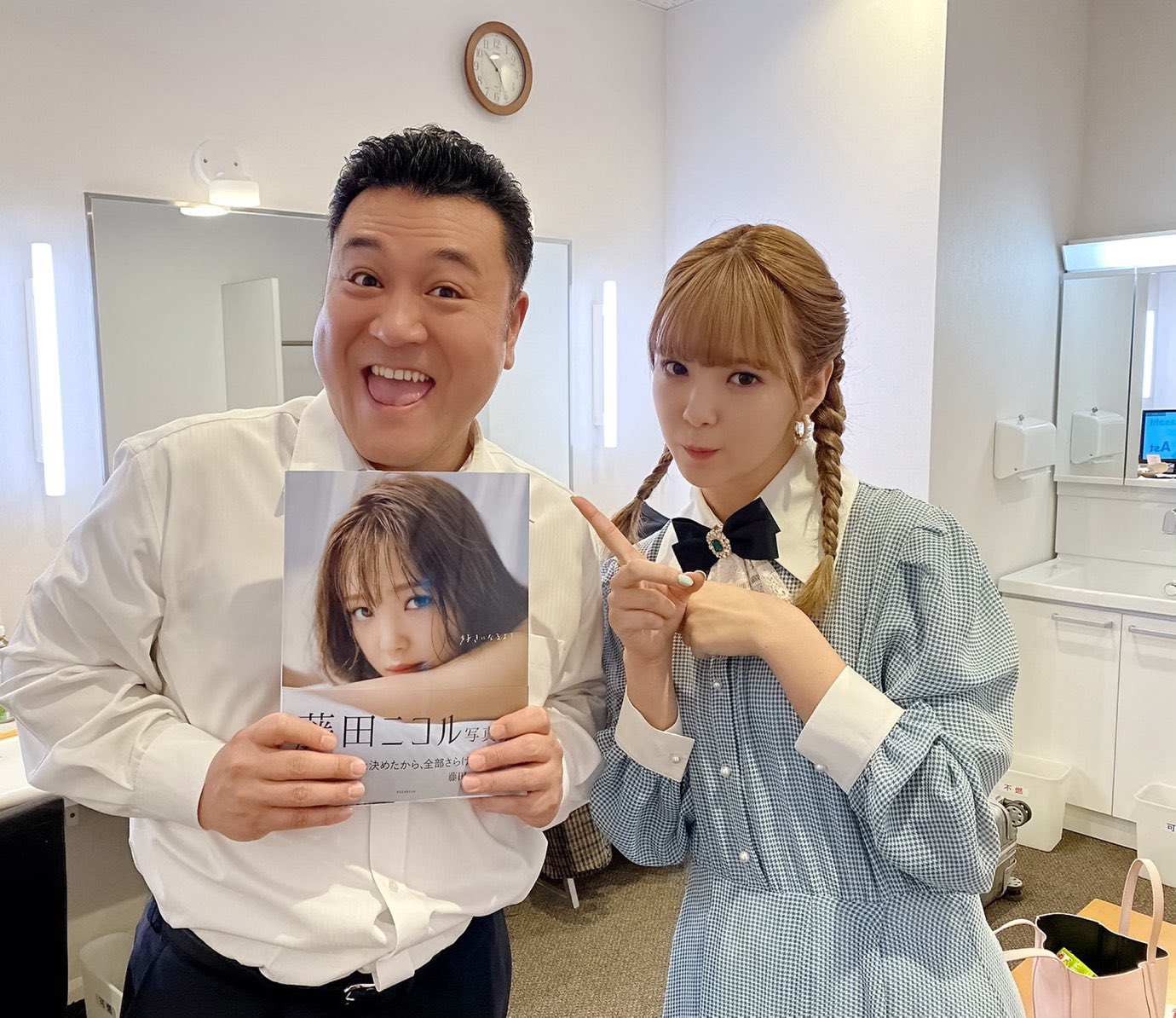 藤田ニコル写真集 好きになるよ 公式 ザキヤマさんも楽屋まで来てくれました ありがとうございます 藤田ニコル 藤田ニコル1st写真集 山崎弘也 藤田ニコル写真集 好きになるよ 公式 ザキヤマさんも楽屋まで来てくれました ありがとうございます 藤田ニコル 藤田ニコル1st写真集 山崎弘也