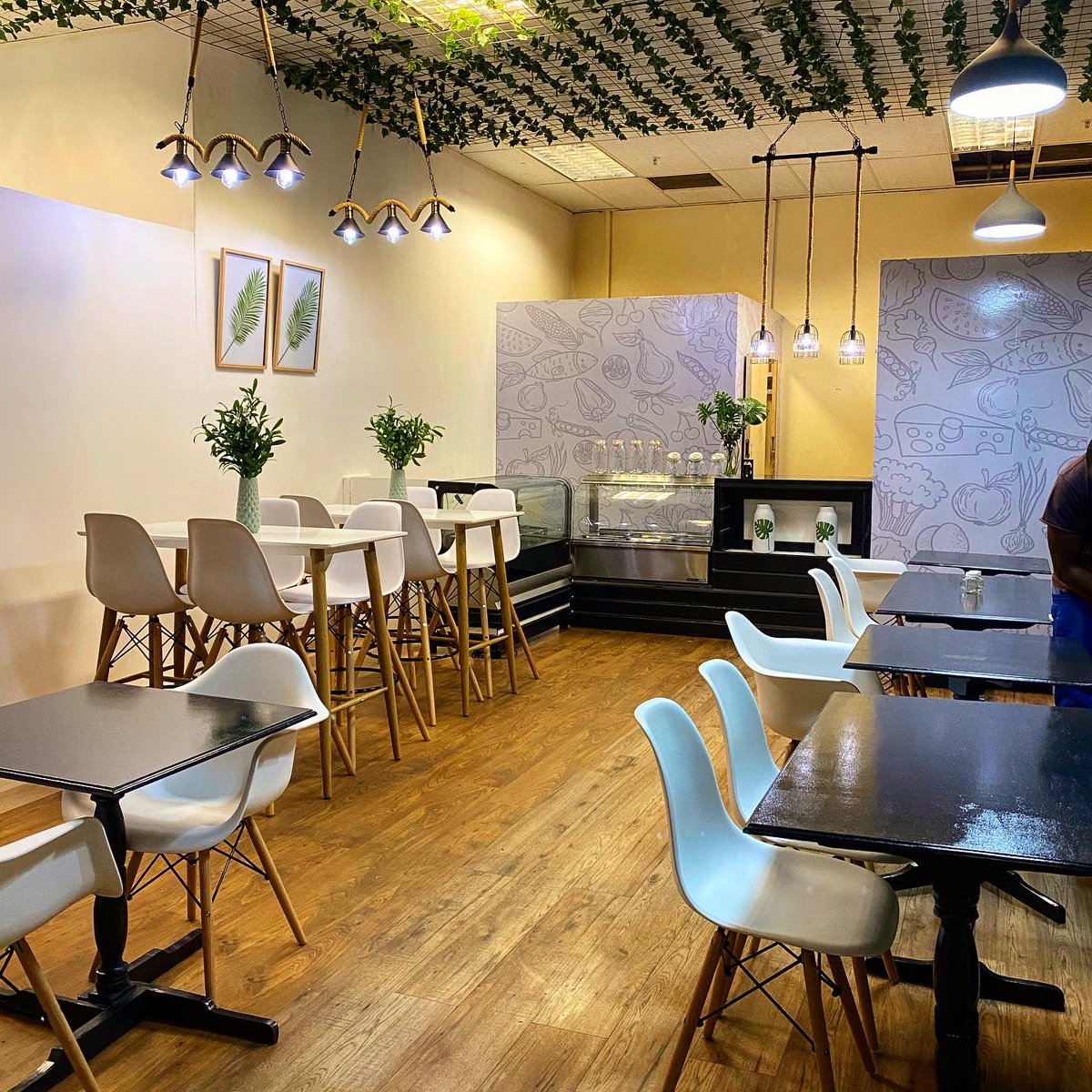 Hello Twitter streets... Please retweet my customer is on your TL. 
My name is Nyary I have created a fresh chill spot in the heart of Harare, Yanaya A Healthy Lifestyle, providing you with the freshest, healthiest meals in town. We are at Joina City 2nd Floor next to SK.