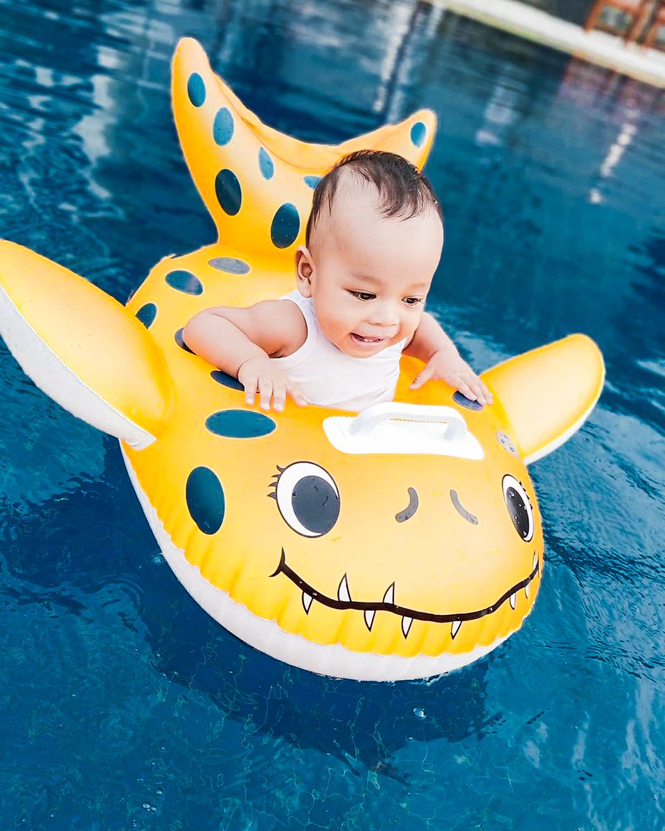 Splash, Splash, Splash the trouble away. Enjoy an exciting experience  swimming in our pool, just like this cute baby did.
°
°
°
Credit @danan.muhammad 💕✨
#aryadutahotel #swimmingpool #cutebaby #familyhotel #infobandung  #staycation